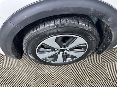 Used 2021 Kia Niro LX image 10