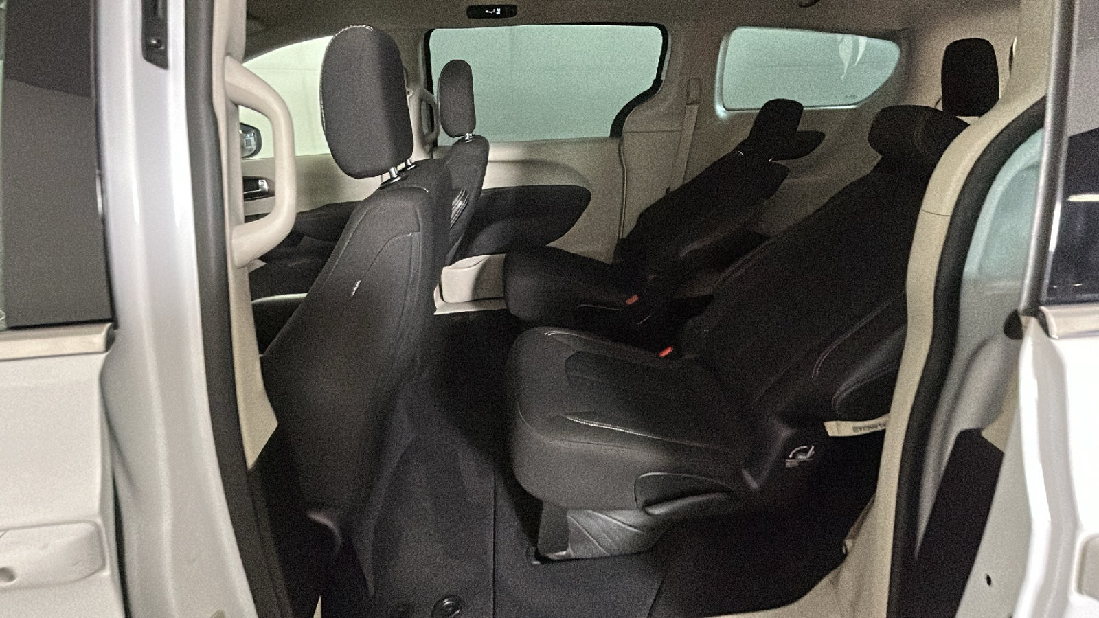Used 2024 Chrysler Voyager LX FWD image 30