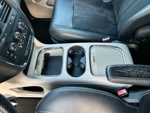 Used 2019 Dodge Grand Caravan SXT FWD image 25