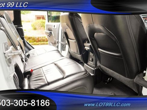 Used 2018 Jeep Wrangler Unlimited Sahara AWD/4WD image 16