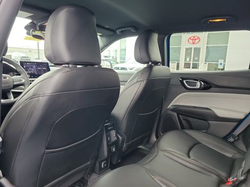 Used 2024 Jeep Compass Limited image 14