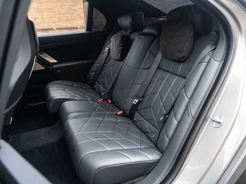 Used 2023 BMW i7 xDrive60 AWD/4WD image 19