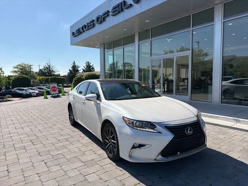 Used 2016 Lexus ES 350 w/ Luxury Package w/Wood Trim FWD image 4