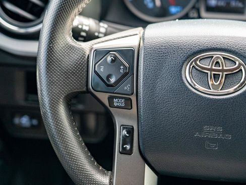 Used 2018 Toyota Tacoma TRD Off-Road AWD/4WD image 22
