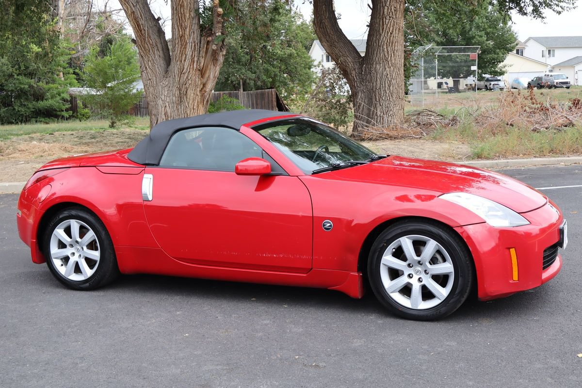 Used 2004 Nissan 350Z Enthusiast RWD image 2