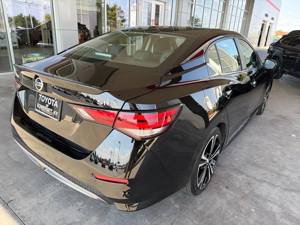 Used 2022 Nissan Sentra SR w/ SR Premium Package FWD image 7