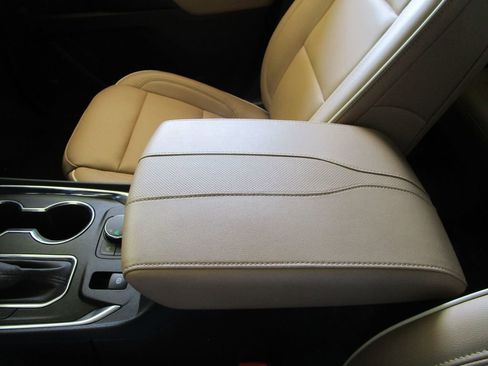 Used 2023 Chevrolet Traverse Premier image 40