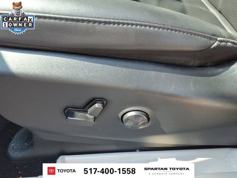 Used 2024 Chrysler Pacifica Touring-L FWD image 16