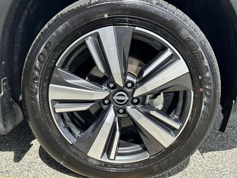 Certified 2025 Nissan Rogue SL AWD/4WD image 13