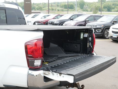 Used 2023 Toyota Tacoma SR5 AWD/4WD image 17