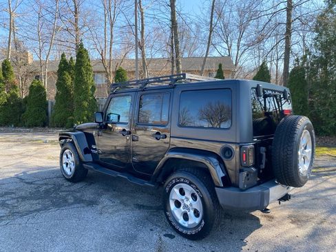 Used 2015 Jeep Wrangler Unlimited Sahara w/ Connectivity Group image 3