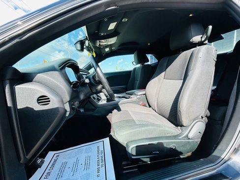 Used 2017 Dodge Challenger R/T image 10