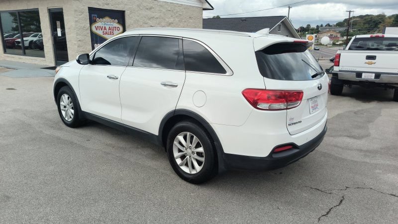 Used 2017 Kia Sorento FWD w/ LX Convenience Package image 3