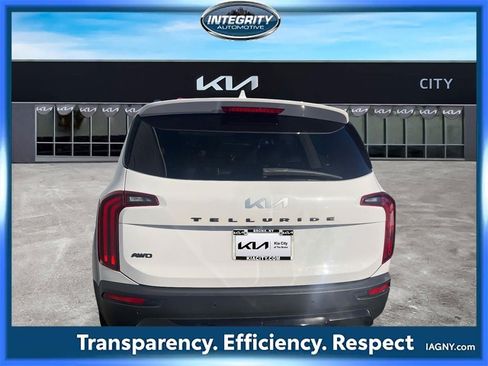 Used 2022 Kia Telluride EX w/ EX Premium Package image 5