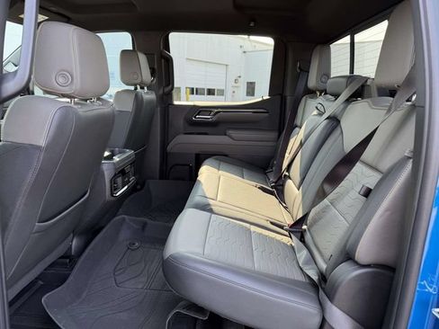 Used 2024 Chevrolet Silverado 1500 ZR2 AWD/4WD image 9
