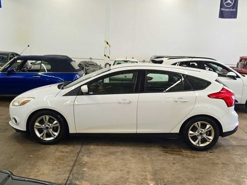 Used 2014 Ford Focus SE w/ SE Winter Package FWD image 10