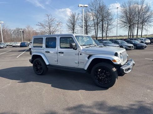 Used 2023 Jeep Wrangler Unlimited Sahara w/ Cold Weather Group image 8
