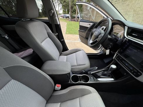 Used 2019 Toyota Corolla LE FWD image 28
