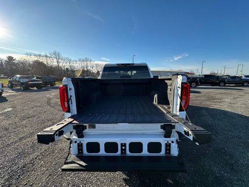 Used 2024 GMC Sierra 1500 AT4 w/ Technology Package image 7