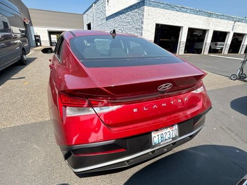 Used 2025 Hyundai Elantra SEL FWD image 4