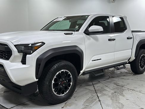 Certified 2025 Toyota Tacoma TRD Off-Road image 1