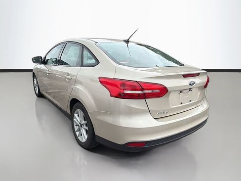 Used 2017 Ford Focus SE FWD image 6