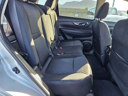 Used 2018 Nissan Rogue SV AWD/4WD image 30