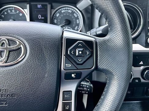 Used 2021 Toyota Tacoma SR5 AWD/4WD image 13