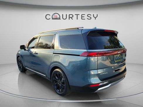 Used 2024 Kia Carnival SX Prestige FWD image 2