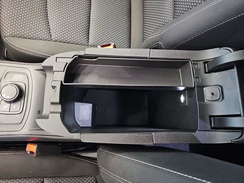 Used 2024 GMC Terrain SLE image 32