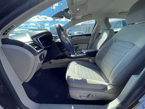 Used 2019 Ford Fusion SE image 18