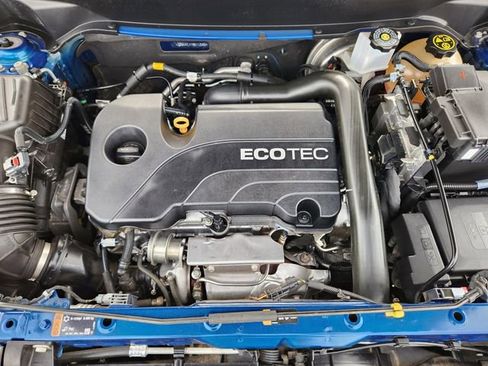 Used 2021 Chevrolet Equinox LT w/ LPO, Floor Liner Package FWD image 32