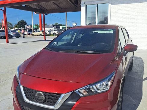 Used 2021 Nissan Versa SV FWD image 1