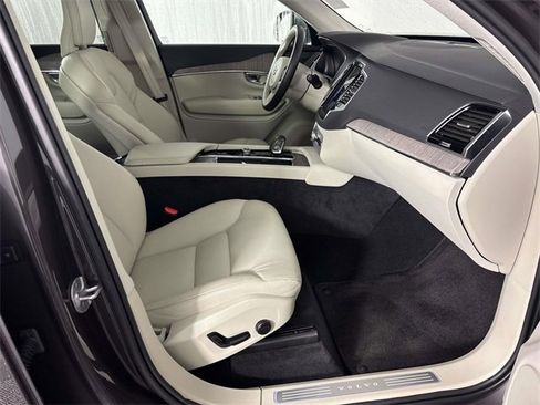 Used 2024 Volvo XC90 B6 Plus image 9