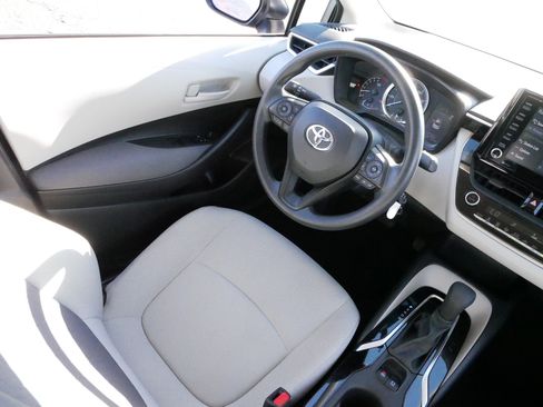 Certified 2022 Toyota Corolla LE image 9