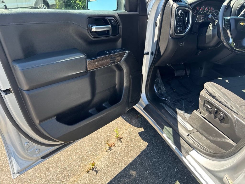 Used 2019 Chevrolet Silverado 1500 LT w/ Convenience Package AWD/4WD image 29