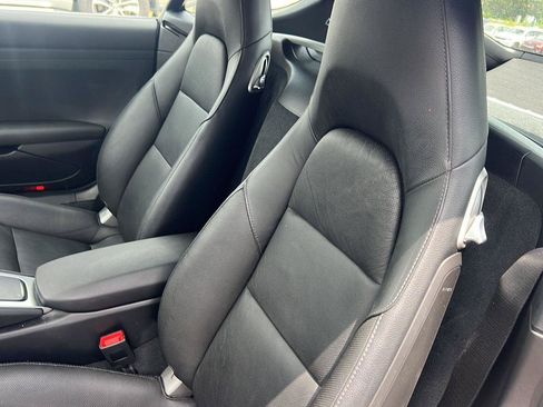 Used 2019 Porsche 718 Cayman RWD image 10