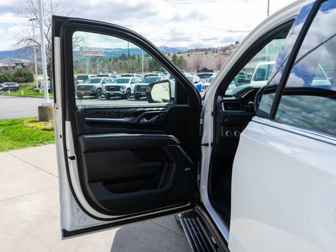 Used 2021 GMC Yukon Denali w/ Denali Premium Package AWD/4WD image 19