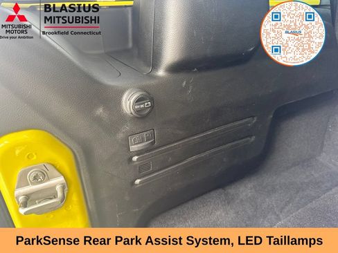 Used 2024 Jeep Wrangler Unlimited w/ Convenience Group AWD/4WD image 16