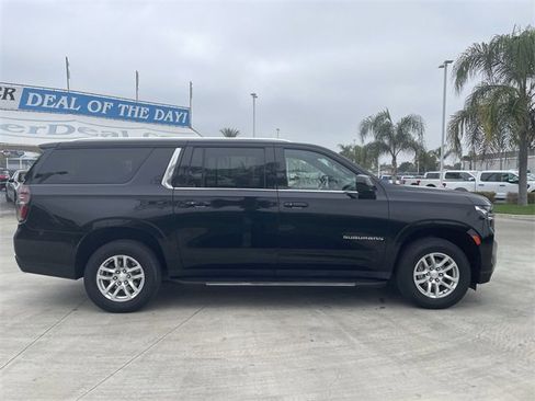 Used 2023 Chevrolet Suburban LT image 9