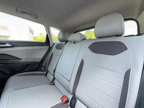 Certified 2024 Volkswagen Taos SE FWD image 22