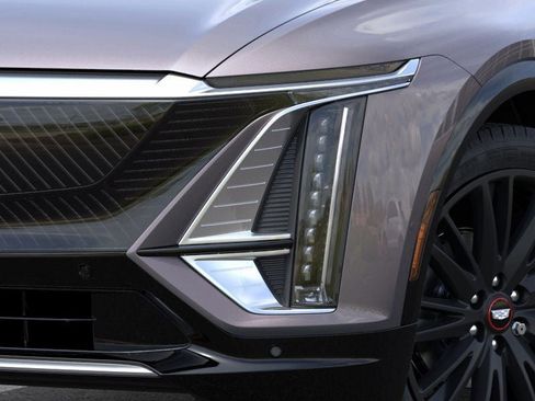 New 2025 Cadillac Lyriq Luxury AWD/4WD image 10