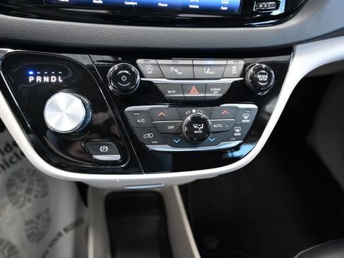Used 2024 Chrysler Pacifica Touring-L FWD image 19