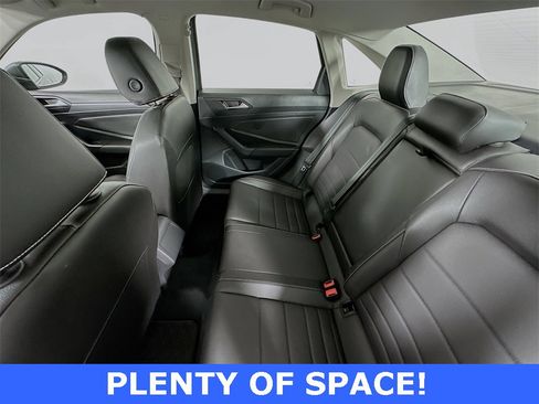 Used 2023 Volkswagen Jetta SE image 4