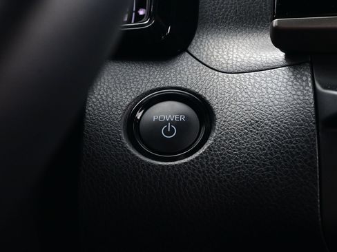 Used 2025 Toyota Camry SE image 22