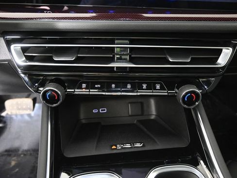 Used 2026 Chevrolet Traverse Z71 w/ LPO, Floor Liner Package AWD/4WD image 30