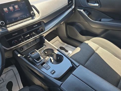 Used 2025 Nissan Rogue SV FWD image 30
