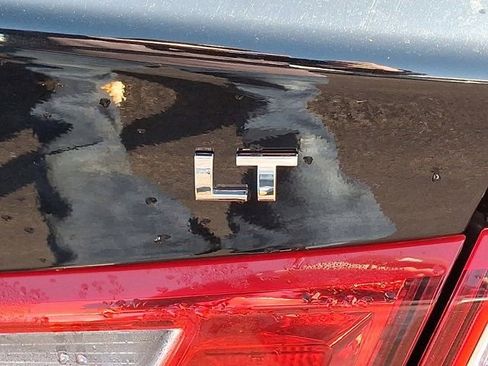 Used 2023 Chevrolet Malibu LT FWD image 35