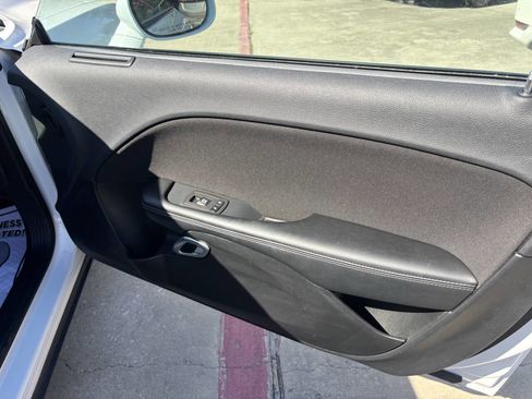 Used 2022 Dodge Challenger SXT image 27