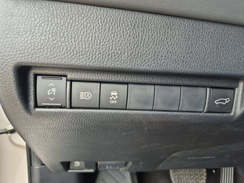 Certified 2023 Toyota Venza LE AWD/4WD image 31